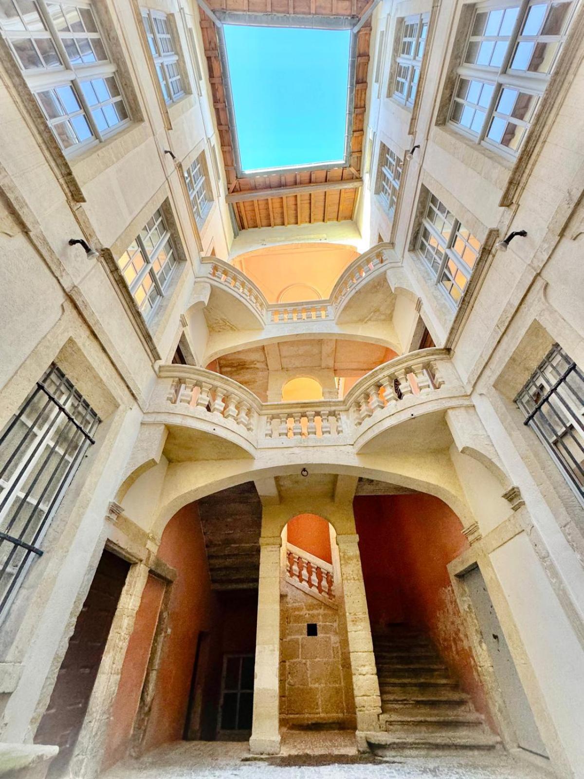 Au Coeur Du Centre Historique - Immeuble Classe - Terrasse - Climatise Nîmes Exterior foto